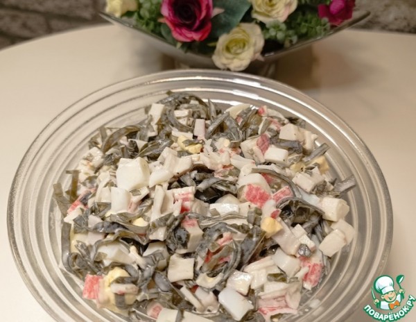 Салат из морской капусты и крабовых палочек