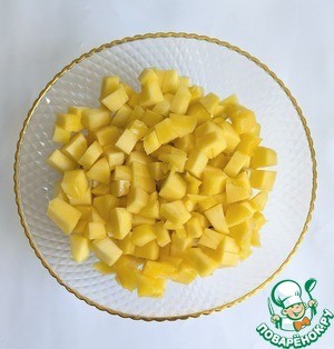 Салат с моцареллой, манго и руколой