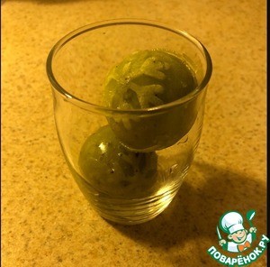 Сферические смузи-снежки из киви Сферические смузи-снежки из киви