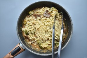 Рамен из говядины с брокколи Рамен из говядины с брокколи