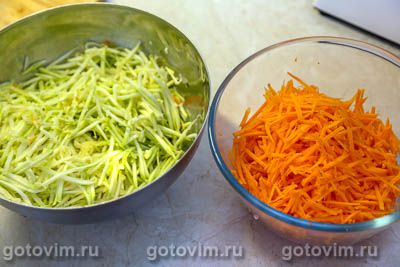 Свинина Тхабо в кокосовом молоке с овощами и рисовой лапшой