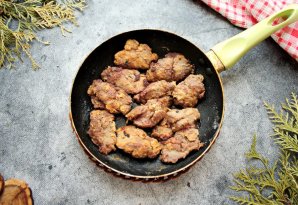 Печень куриная, жаренная со сметаной Печень куриная, жаренная со сметаной