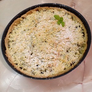 Песочный пирог со щавелем и ревенем Песочный пирог со щавелем и ревенем