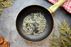 Печень куриная, жаренная со сметаной Печень куриная, жаренная со сметаной