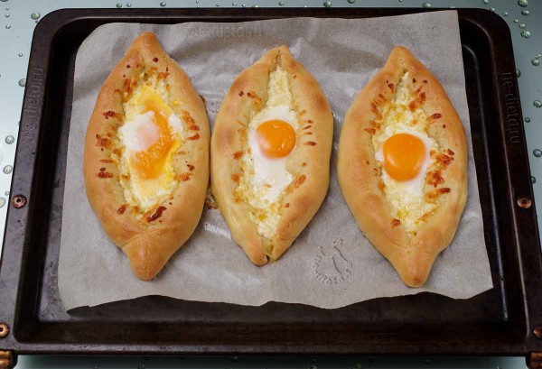 Хачапури по-аджарски