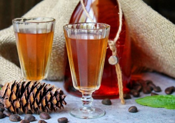 Настойка из кедровых орешков на водке Настойка из кедровых орешков на водке