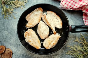 Курица в сливочно-сырном соусе Курица в сливочно-сырном соусе