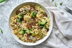 Рамен из говядины с брокколи Рамен из говядины с брокколи