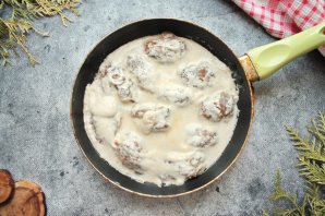 Печень куриная, жаренная со сметаной Печень куриная, жаренная со сметаной