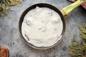 Печень куриная, жаренная со сметаной Печень куриная, жаренная со сметаной