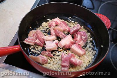 Свинина Тхабо в кокосовом молоке с овощами и рисовой лапшой