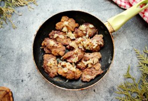 Печень куриная, жаренная со сметаной Печень куриная, жаренная со сметаной