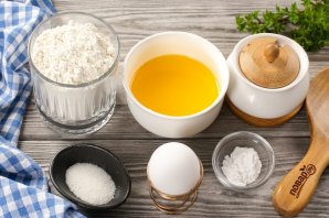 Крендельки с сахаром из песочного теста Крендельки с сахаром из песочного теста