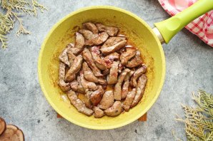 Печень с гарниром Печень с гарниром