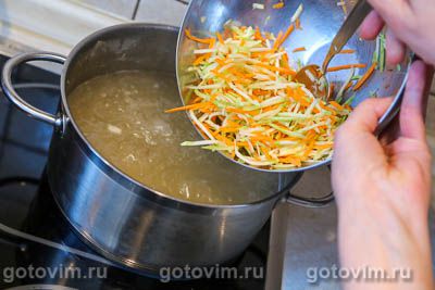 Куриный суп с кабачками и яйцом Куриный суп с кабачками и яйцом