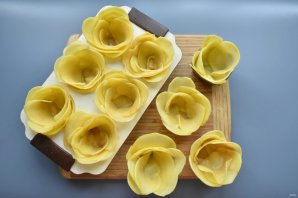 Закуска "Цветы" из картофеля с грибами Закуска "Цветы" из картофеля с грибами