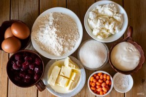 Открытый песочный пирог с творогом и ягодами Открытый песочный пирог с творогом и ягодами