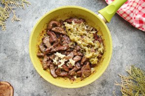 Печень с гарниром Печень с гарниром