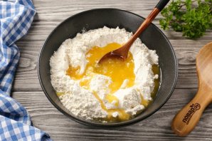 Крендельки с сахаром из песочного теста Крендельки с сахаром из песочного теста