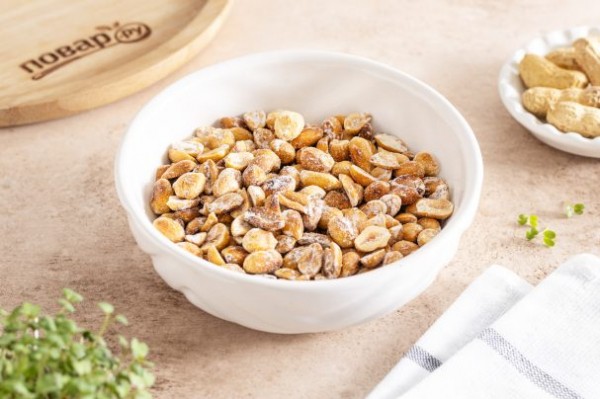 Арахис с солью на сковороде Арахис с солью на сковороде