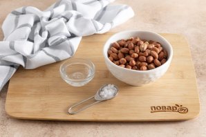 Арахис с солью на сковороде Арахис с солью на сковороде