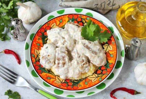 Печень куриная, жаренная со сметаной Печень куриная, жаренная со сметаной