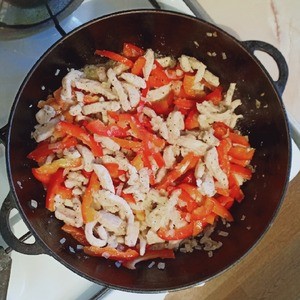 Куриное филе с перцем в сливках