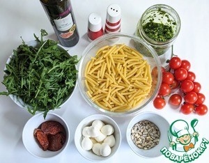 Макаронный салат с заправкой из песто Макаронный салат с заправкой из песто