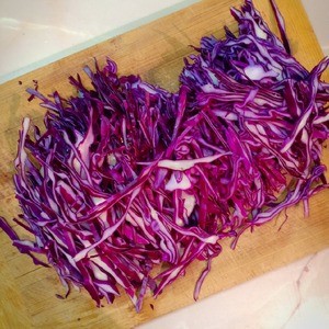 Салат из капусты с сыром чечил