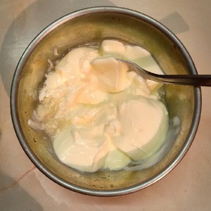 Салат из капусты с сыром чечил