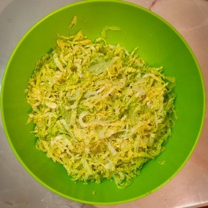 Салат из свежей капусты с яйцом