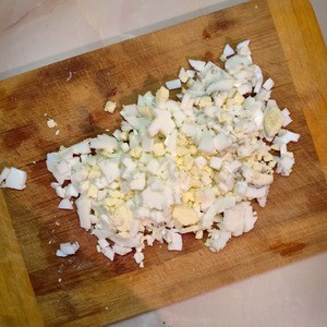 Салат из свежей капусты с яйцом