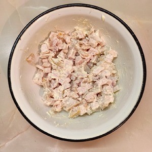 Салат с курицей, огурцами, сыром, яйцом Салат с курицей, огурцами, сыром, яйцом