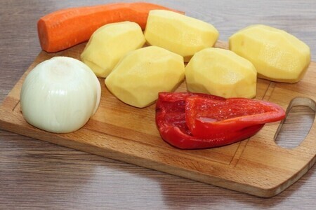 Свинина в горшочках с молочным соусом