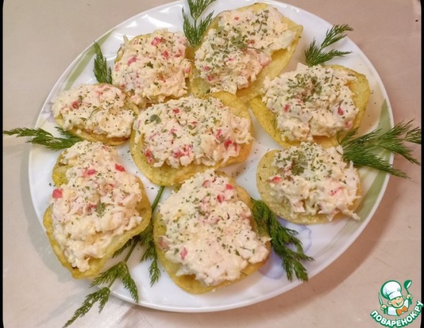 Закуска на чипсах из крабовых палочек