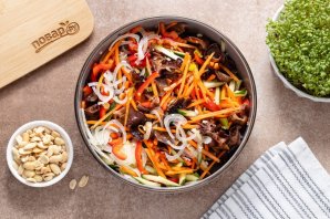 Закуска с древесными грибами и арахисом Закуска с древесными грибами и арахисом