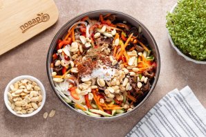 Закуска с древесными грибами и арахисом Закуска с древесными грибами и арахисом