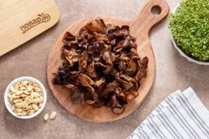 Закуска с древесными грибами и арахисом Закуска с древесными грибами и арахисом