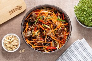 Закуска с древесными грибами и арахисом Закуска с древесными грибами и арахисом