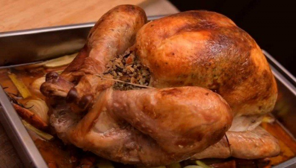 Индейка в духовке целиком — 5 рецептов приготовления сочной и мягкой индейки
Индейка в духовке целиком — 5 рецептов приготовления сочной и мягкой индейки