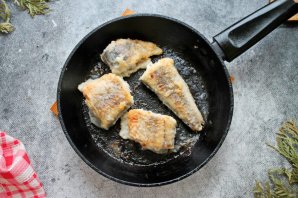 Белая рыба в теплом соусе из горчицы и кориандра