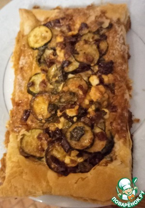 Пирог из кабачков, феты и лука