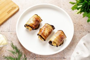 Рулет из баклажанов с сыром и корейской морковью Рулет из баклажанов с сыром и корейской морковью