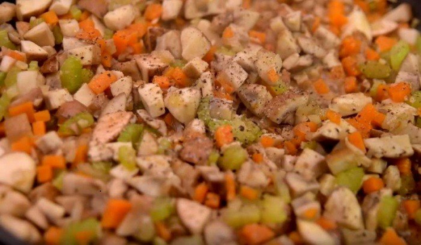 Индейка в духовке целиком — 5 рецептов приготовления сочной и мягкой индейки
Индейка в духовке целиком — 5 рецептов приготовления сочной и мягкой индейки