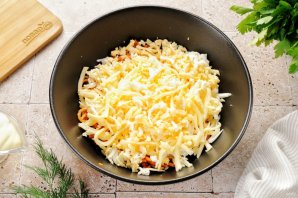 Рулет из баклажанов с сыром и корейской морковью Рулет из баклажанов с сыром и корейской морковью