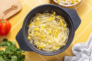 Салат из пророщенной сои по-корейски