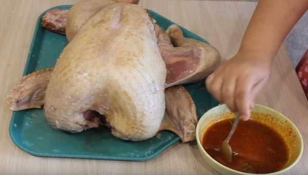 Индейка в духовке целиком — 5 рецептов приготовления сочной и мягкой индейки
Индейка в духовке целиком — 5 рецептов приготовления сочной и мягкой индейки