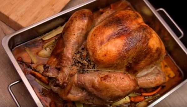 Индейка в духовке целиком — 5 рецептов приготовления сочной и мягкой индейки
Индейка в духовке целиком — 5 рецептов приготовления сочной и мягкой индейки