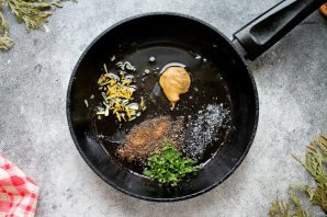 Белая рыба в теплом соусе из горчицы и кориандра