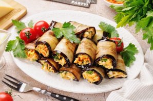 Рулет из баклажанов с сыром и корейской морковью Рулет из баклажанов с сыром и корейской морковью